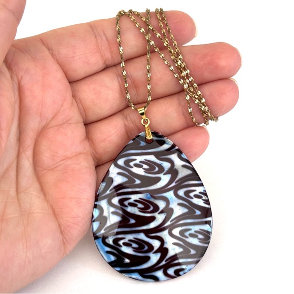 Blue Black Designer Shell Statement Necklace Gold Tone Chain - Picture 5 of 10